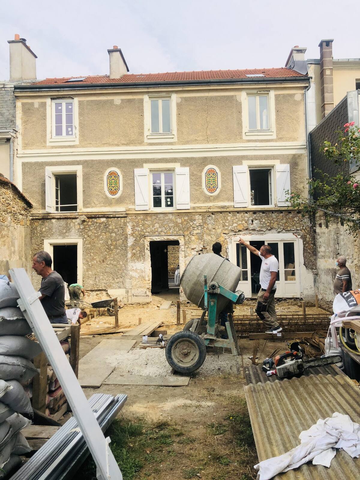 Façade pendant les travaux d'extension