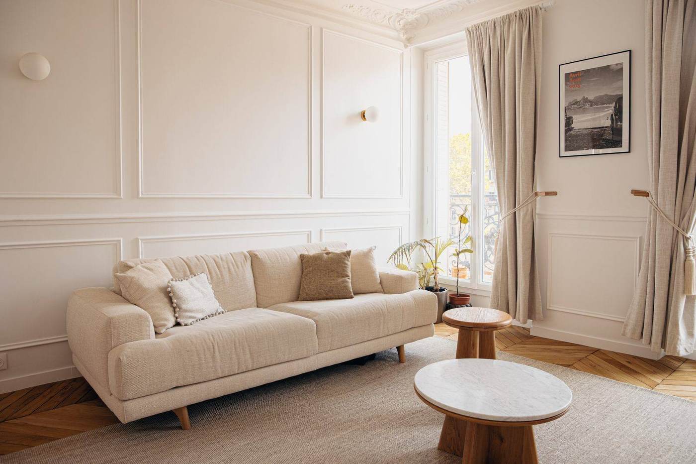Appartement rénové pour la location — séjour sobre et lumineux